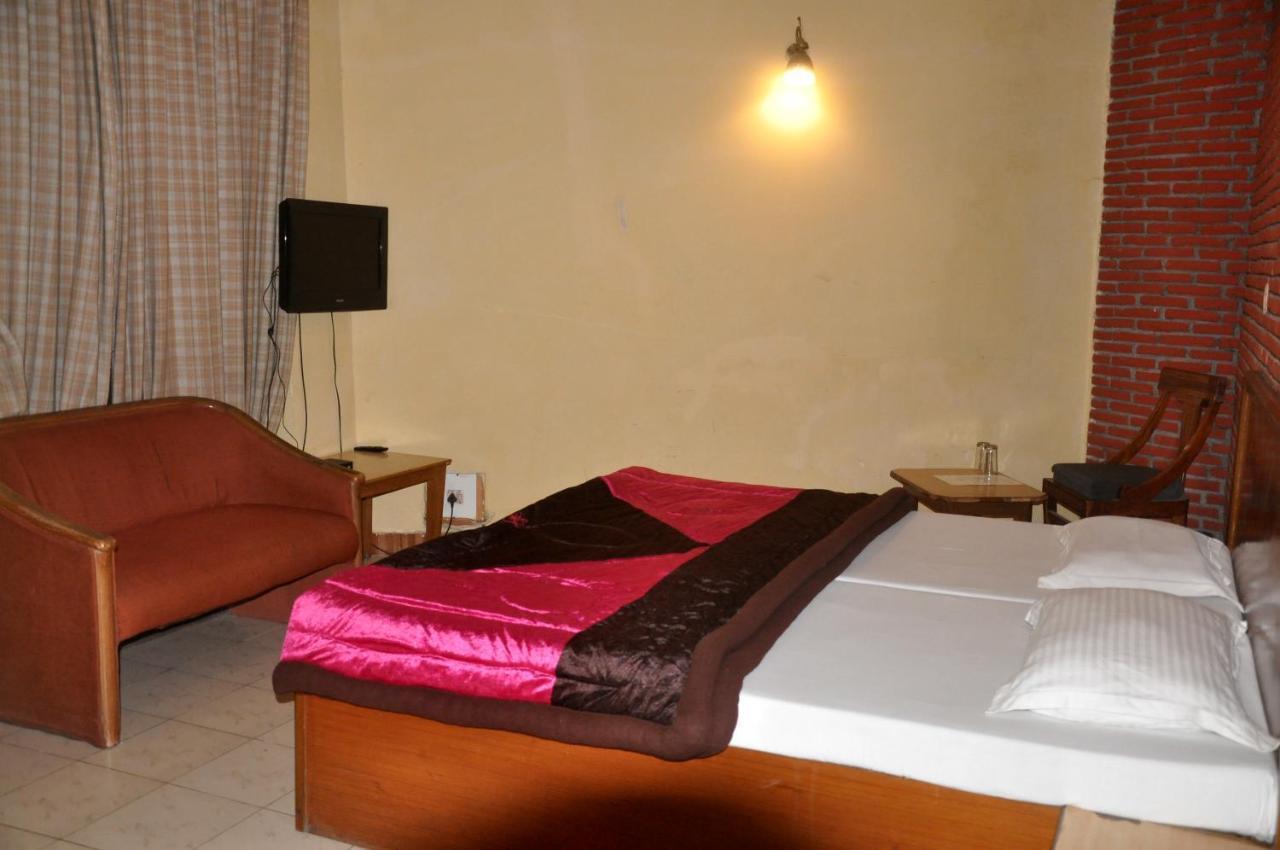 Grand Hotel Amritsar Exterior photo